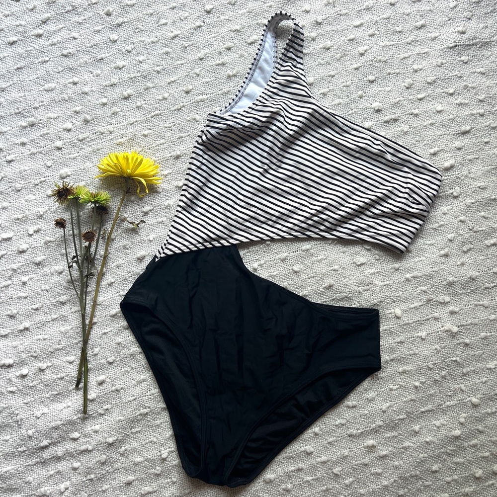 Abercrombie & Fitch side cutout one piece bikini